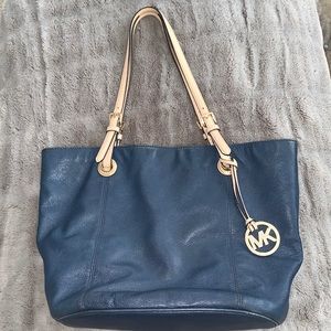 ⭐️HP⭐️ Michael Kors Large Leather Tote Bag